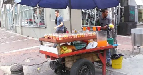 PUESTO AMBULANTE DE SALPICON DE REMBERTO RUEDA PUESTO AMBULANTE DE SALPICON DE REMBERTO RUEDA